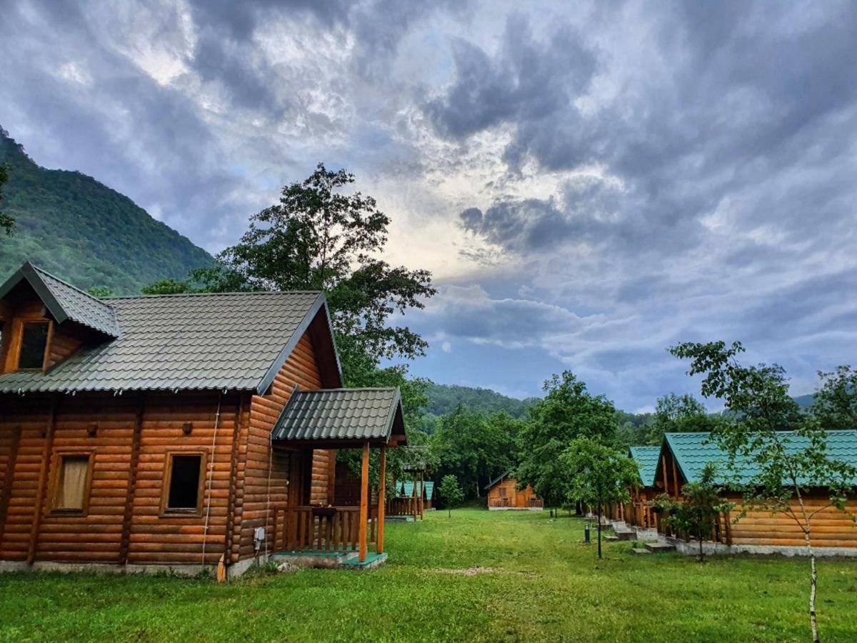 ホテル Rafting Camp Modra Rijeka Šćepan-Polje エクステリア 写真