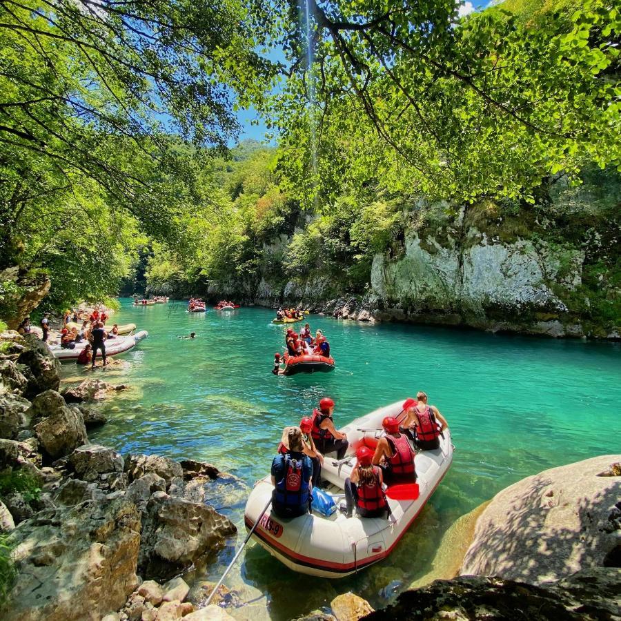 ホテル Rafting Camp Modra Rijeka Šćepan-Polje エクステリア 写真