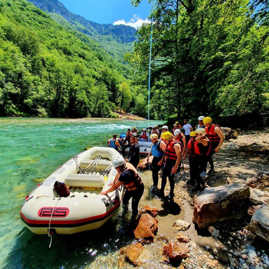 ホテル Rafting Camp Modra Rijeka Šćepan-Polje エクステリア 写真